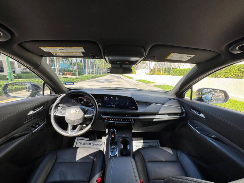 2024 Cadillac XT4 Premium Luxury