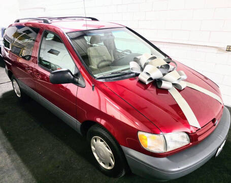 1999 Toyota Sienna LE