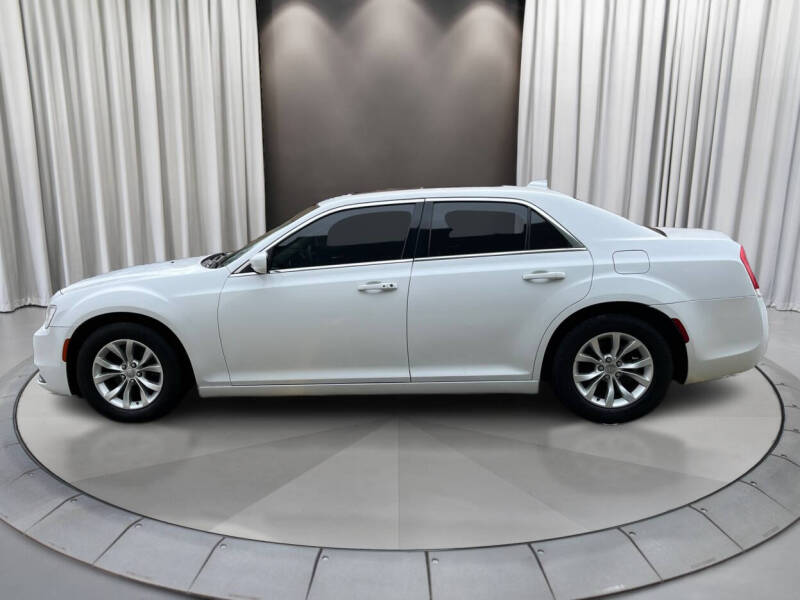 2016 Chrysler 300 Anniversary Package photo 6