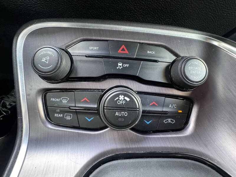 2015 Dodge Challenger SXT