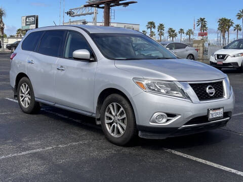 2015 Nissan Pathfinder for sale at Nissan of Bakersfield in Bakersfield CA