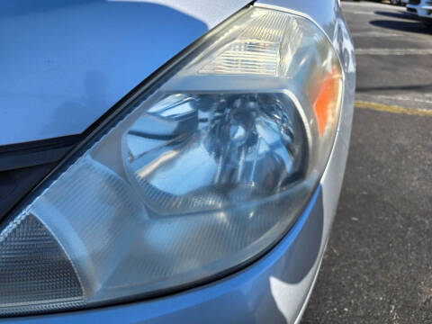 2009 Nissan Versa 1.6 Base