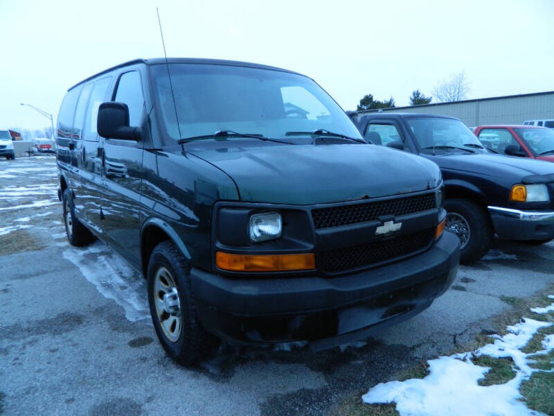 2010 Chevrolet Express Cargo Work Van's photo