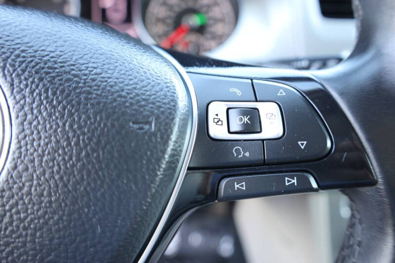 2016 Volkswagen Golf TSI SE