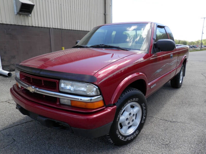 2002 Chevrolet S-10 for sale at Car $mart in Masury OH