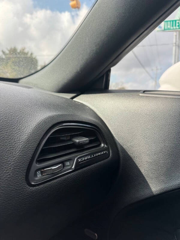 2018 Dodge Challenger SXT Plus