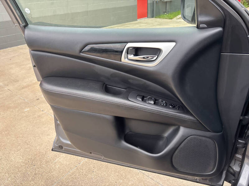 2019 Nissan Pathfinder SV
