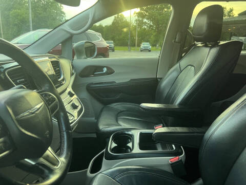 2017 Chrysler Pacifica Touring-L Plus