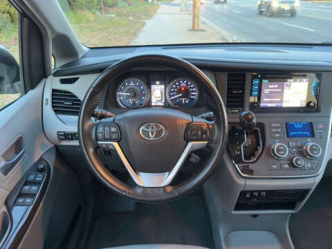 2015 Toyota Sienna XLE 7-Passenger