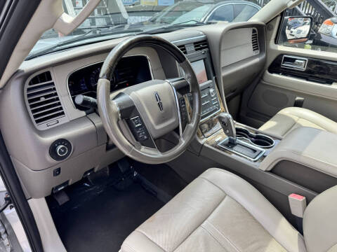 2017 Lincoln Navigator Select