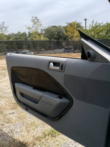 2009 Ford Mustang V6 Deluxe