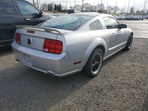 2005 Ford Mustang GT Deluxe