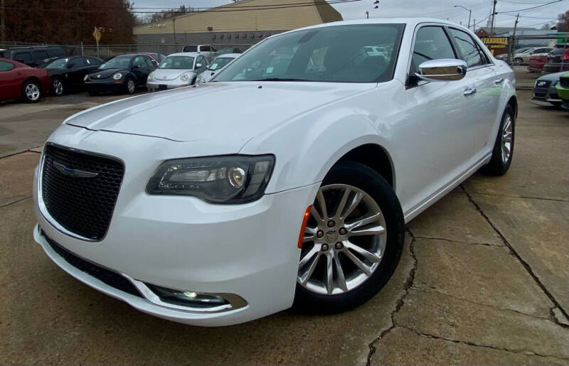 Chrysler 300's photo