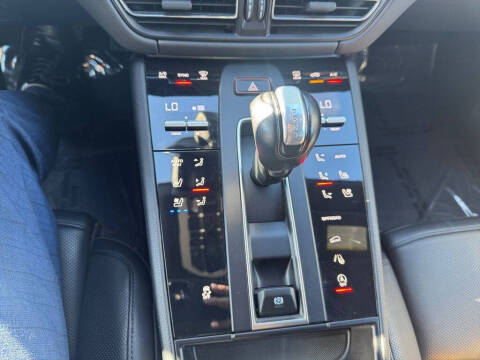 2023 Porsche Macan T