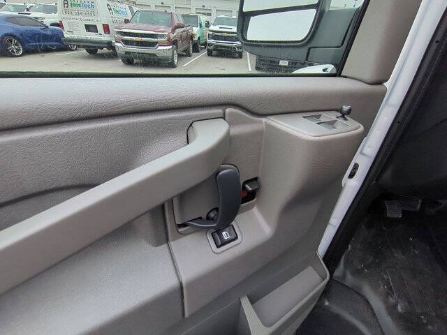 2025 Chevrolet Express 2500