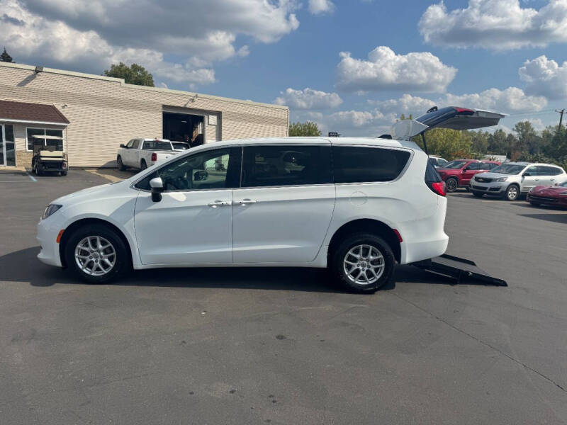 2023 Chrysler Voyager LX