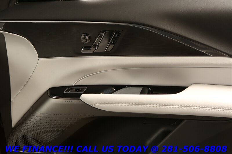 2024 Cadillac LYRIQ Luxury 1