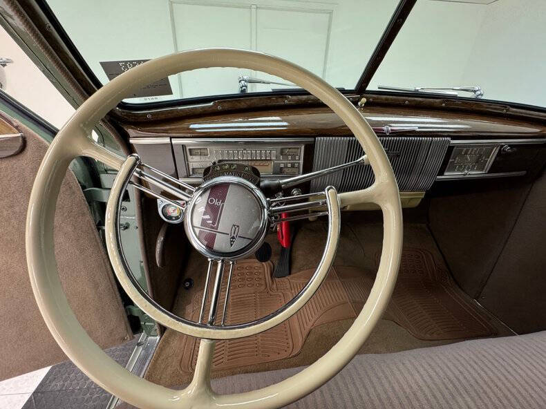 1940 Oldsmobile Custom Cruiser