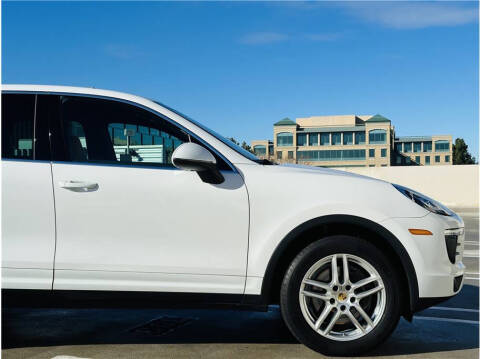 2017 Porsche Cayenne Platinum Edition
