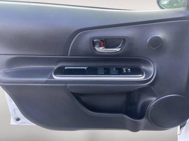 2016 Toyota Prius c Two