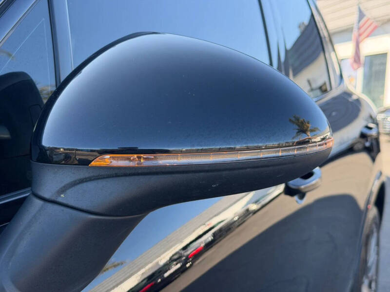 2017 Porsche Cayenne Platinum Edition