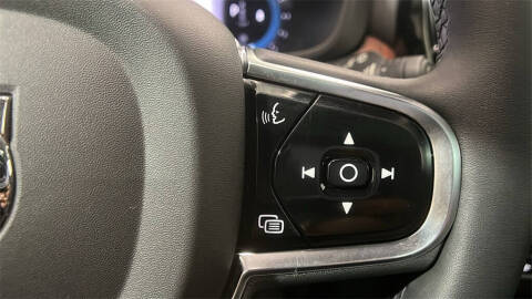 2023 Volvo XC60 B5 Plus Dark Theme