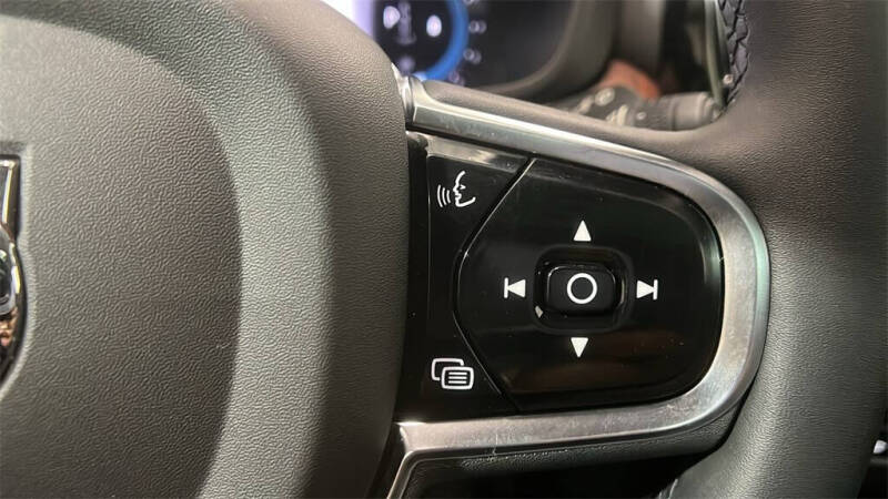 2023 Volvo XC60 B5 Plus Dark Theme