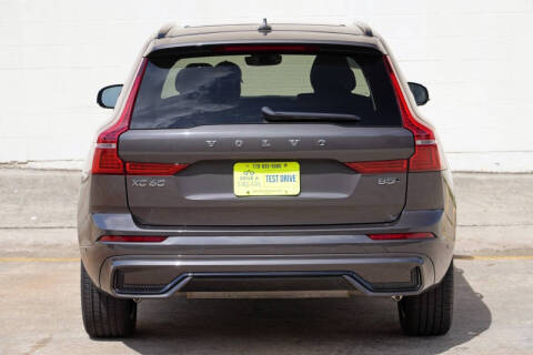 2025 Volvo XC60 B5 Plus Dark Theme