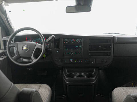 2025 Chevrolet Express LT 3500