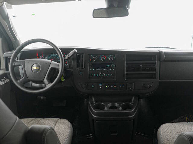 2025 Chevrolet Express LT 3500