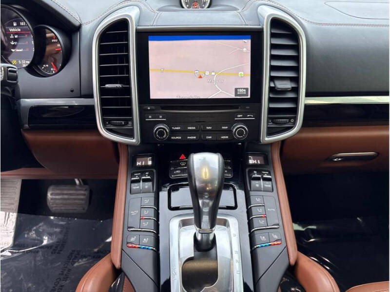 2017 Porsche Cayenne Platinum Edition