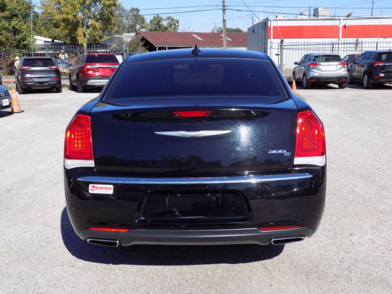 2017 Chrysler 300 C