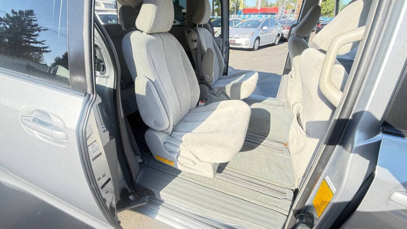 2011 Toyota Sienna LE 8-Passenger