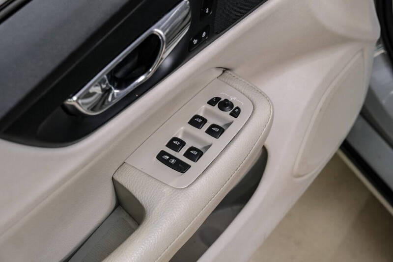 2019 Volvo S60 T5 Momentum