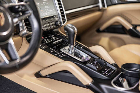 2017 Porsche Cayenne Platinum Edition