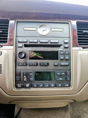 2005 Lincoln Town Car Signature Limited