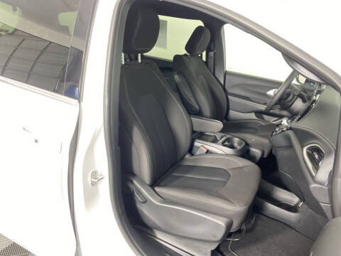 2024 Chrysler Pacifica Touring