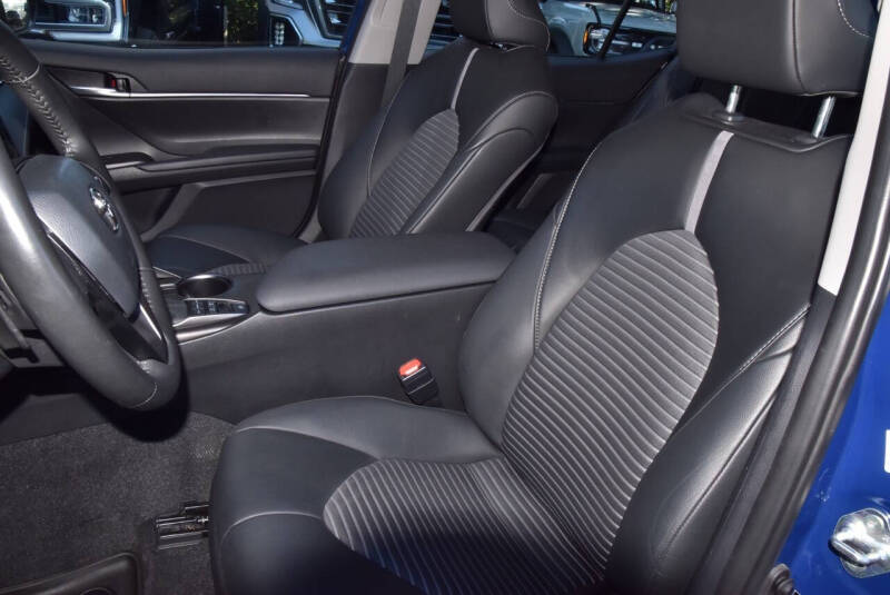 2024 Toyota Camry Hybrid SE