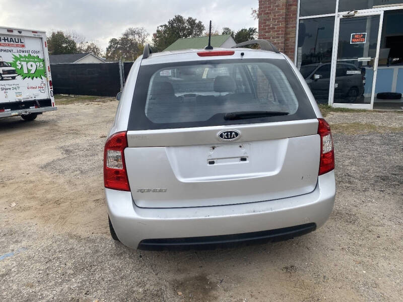 2009 Kia Rondo LX