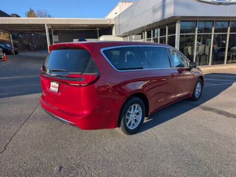 2026 Chrysler Pacifica Select