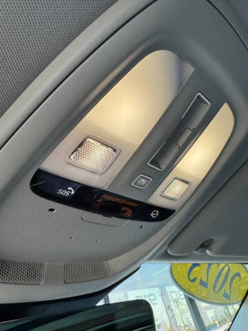 2023 Volvo XC60 B5 Ultimate Bright Theme