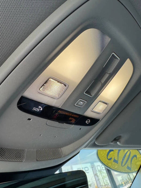 2023 Volvo XC60 B5 Ultimate Bright Theme