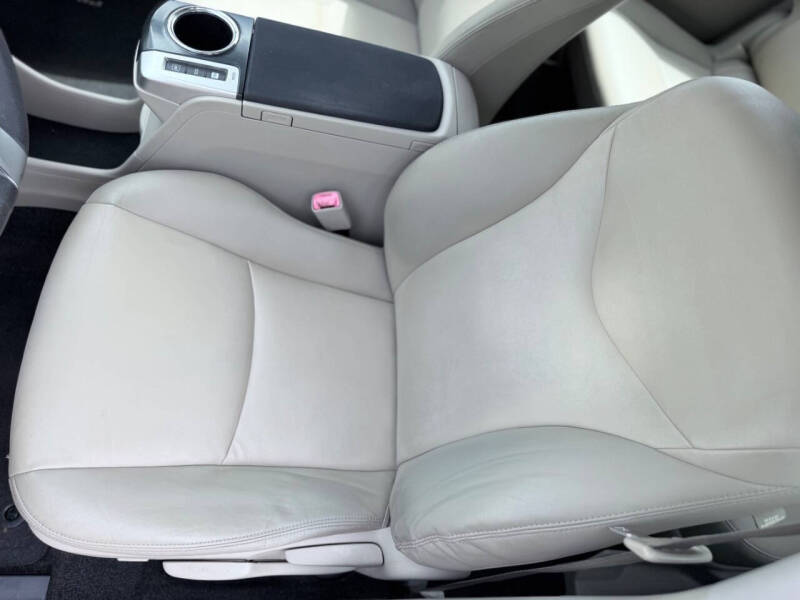 2012 Toyota Prius v Five