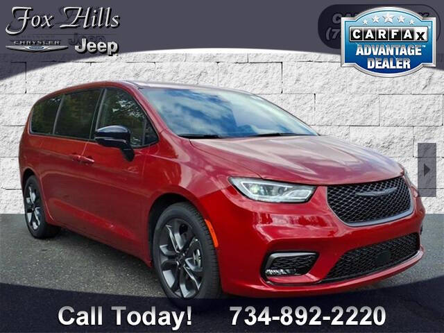 2026 Chrysler Pacifica Select