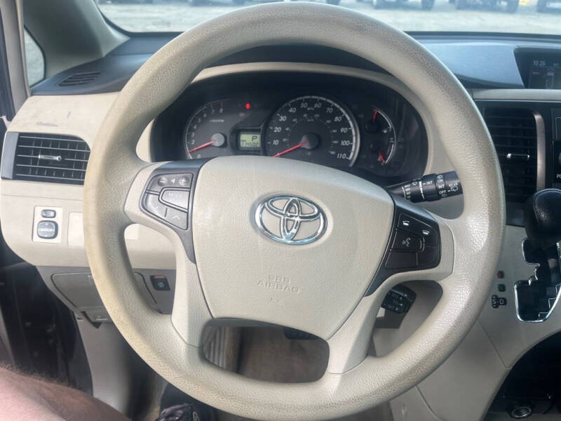 2012 Toyota Sienna LE 7-Passenger