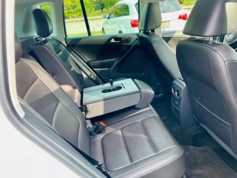 2017 Volkswagen Tiguan 2.0T Wolfsburg Edition 4Motion