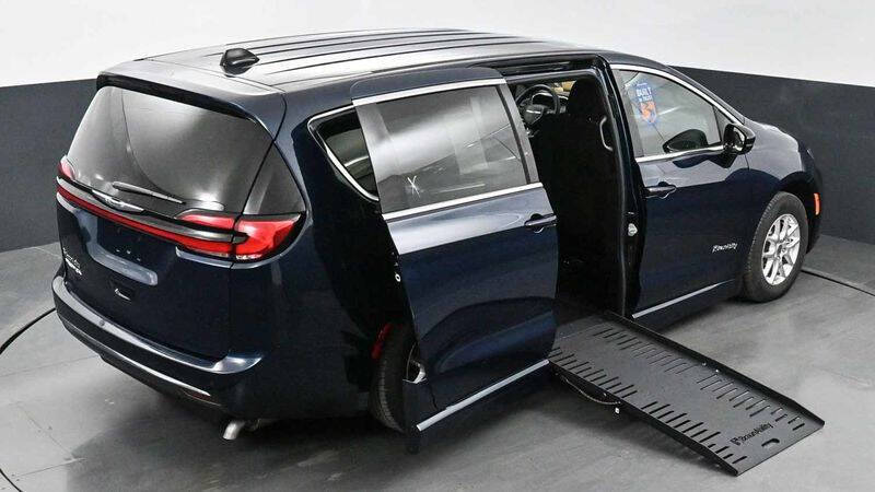 2024 Chrysler Pacifica Touring