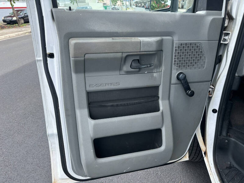 2014 Ford E-Series E-150