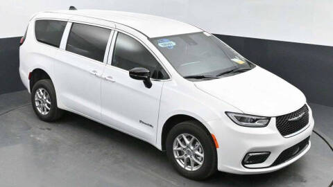 2024 Chrysler Pacifica Touring