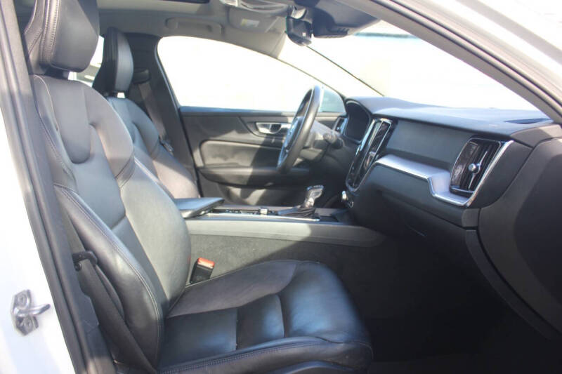 2020 Volvo S60 T5 Momentum